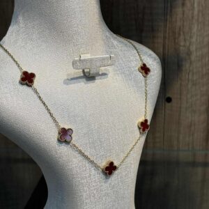 Collier Vancleef bordeau 800